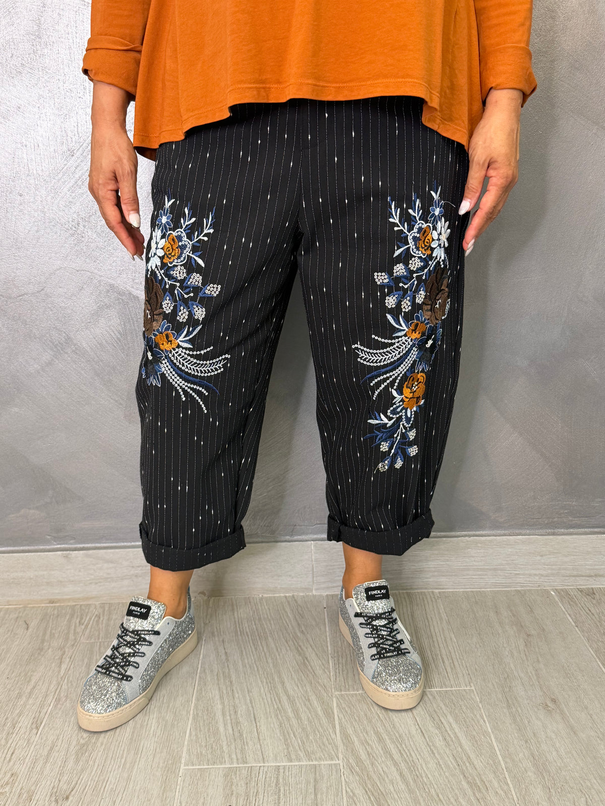 Jeans Gessato Nero con Ricami