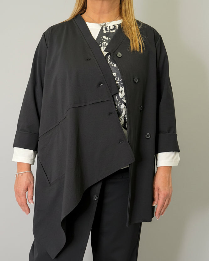 Giacca casacca asimmetrica donna colore nero vista frontale sbottonata