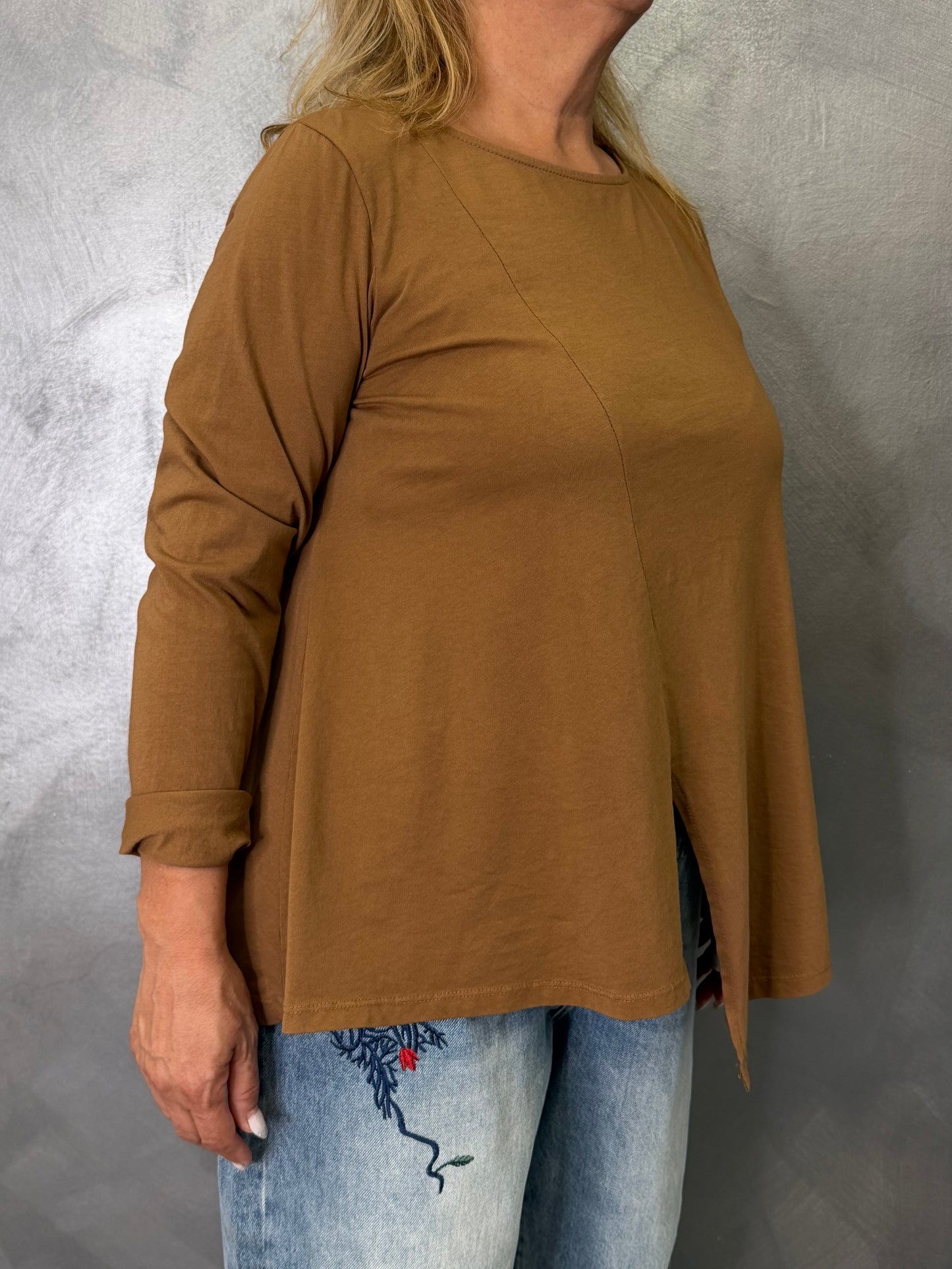 T-Shirt Wendy Spacco Davanti Camel