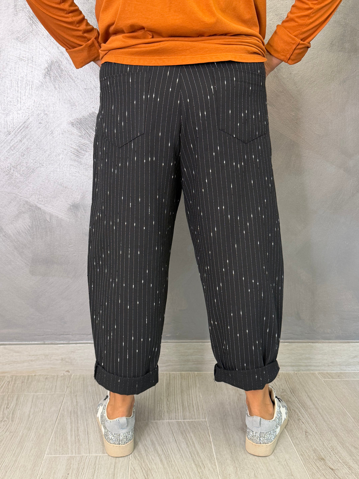 Jeans Gessato Nero con Ricami