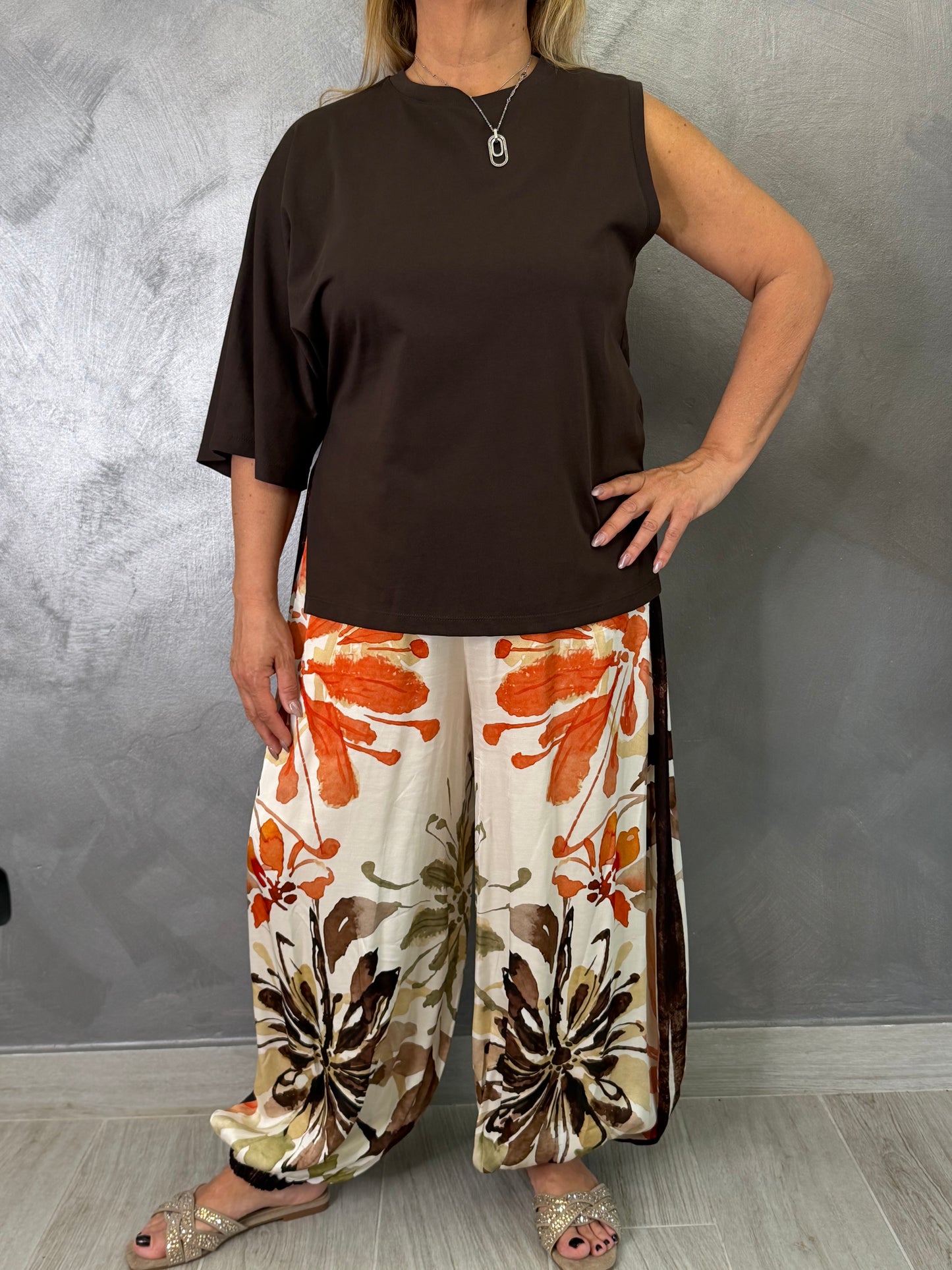 T-Shirt Monospalla Marrone Vicolo