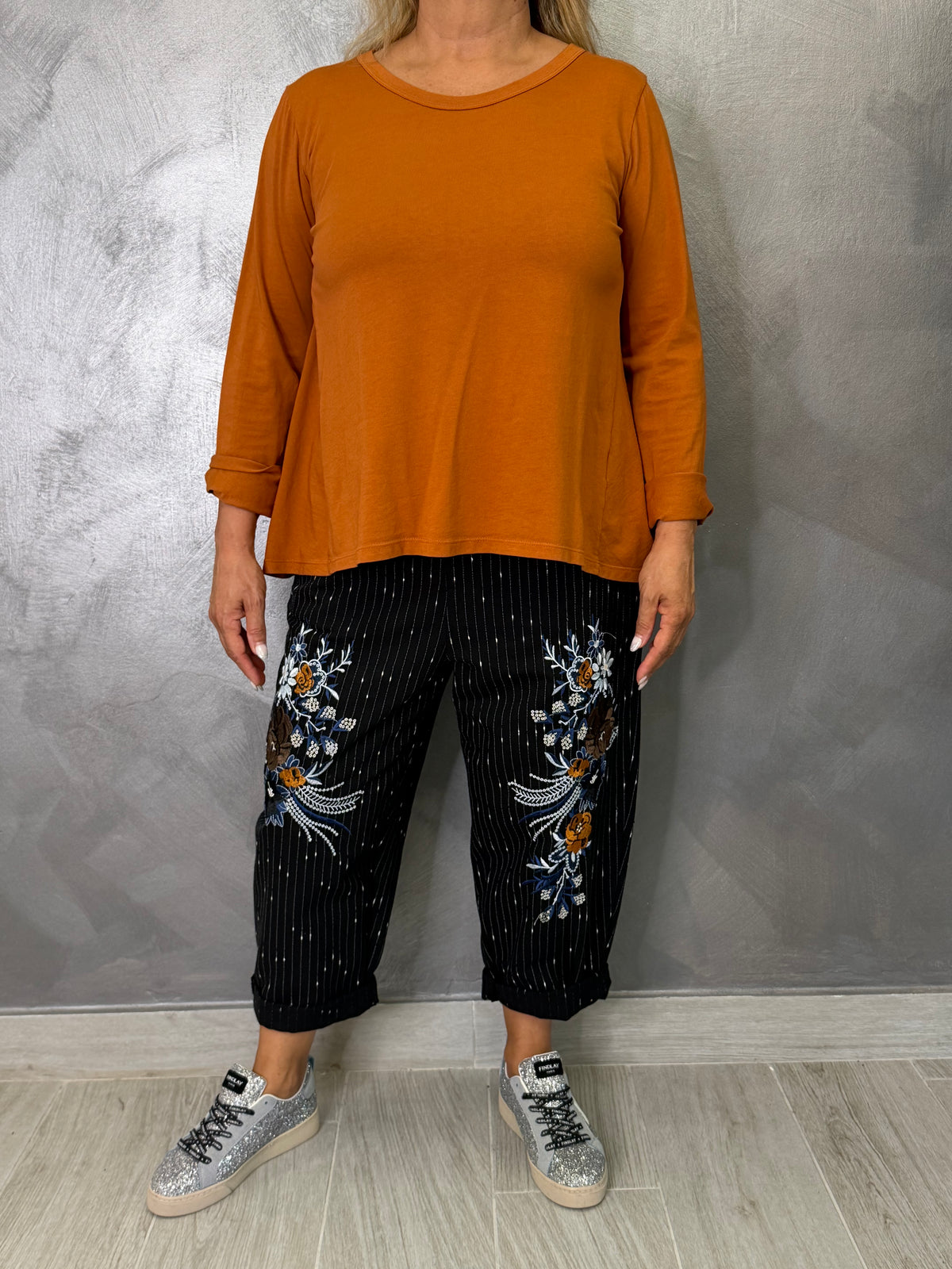 Jeans Gessato Nero con Ricami