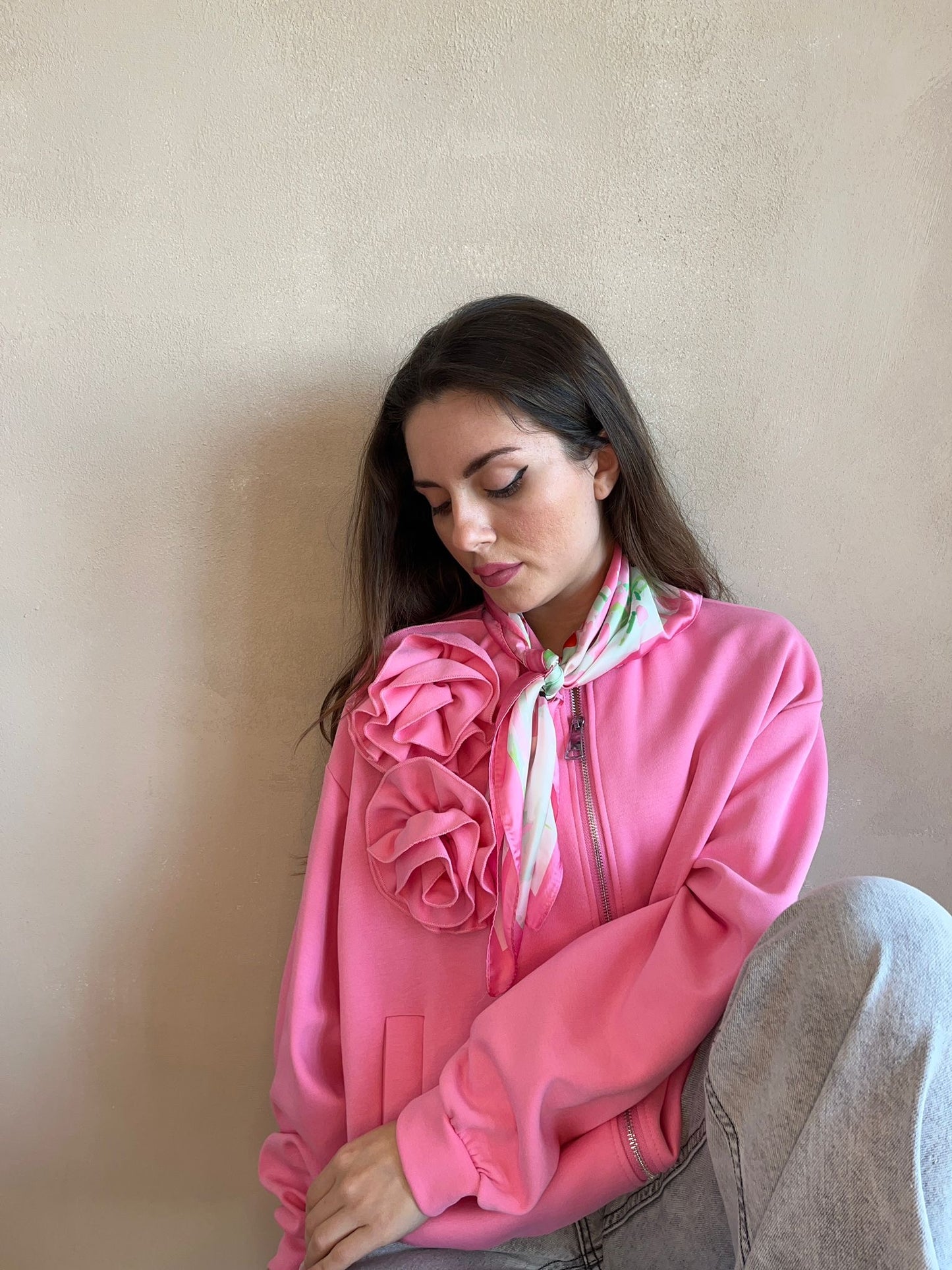 Felpa con Rose applicate ROSA