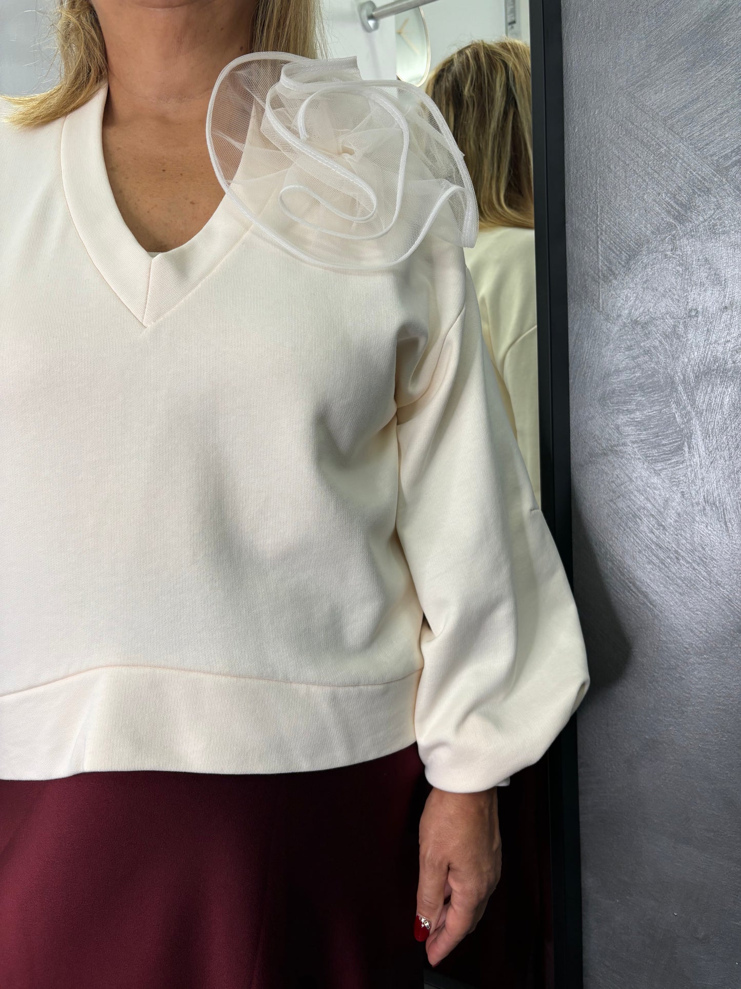 Felpa con fiore  Haveone