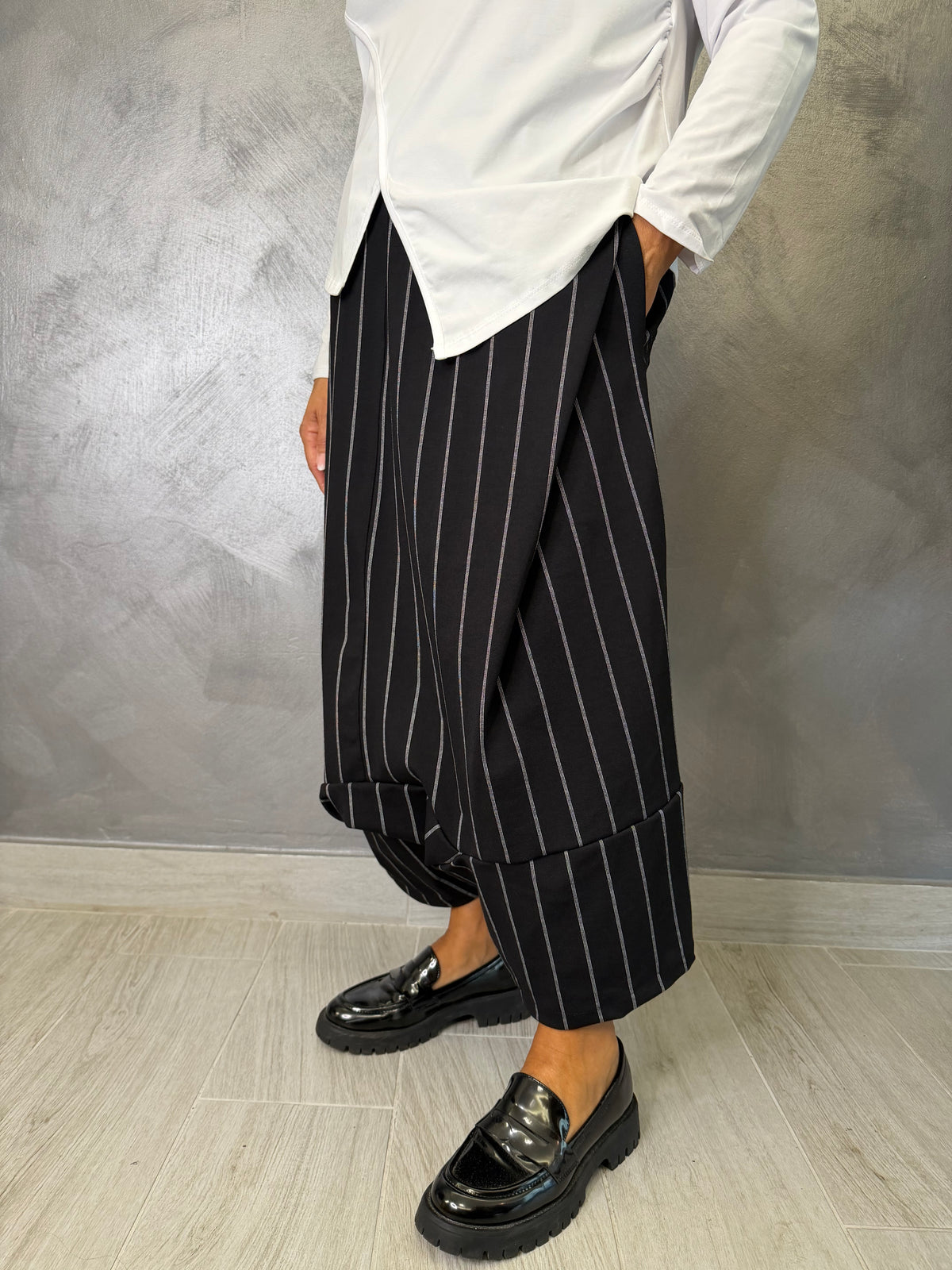Pantalone Aléa Uni Barrel Gessato Nero